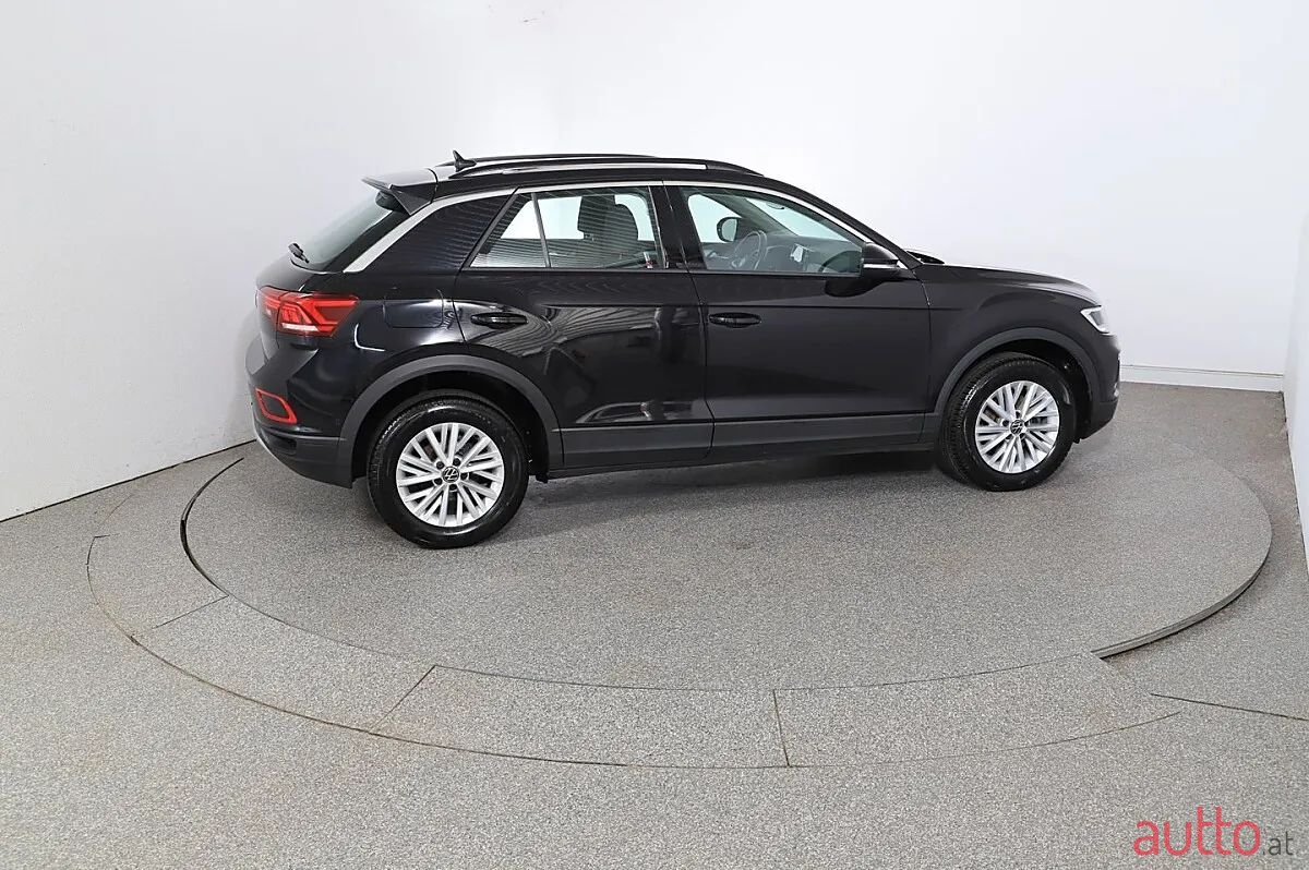 2023' Volkswagen T-Roc photo #4