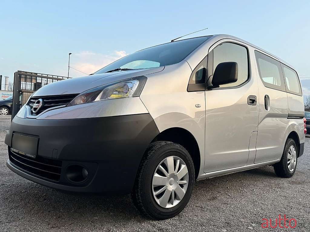 2011' Nissan NV200 photo #2