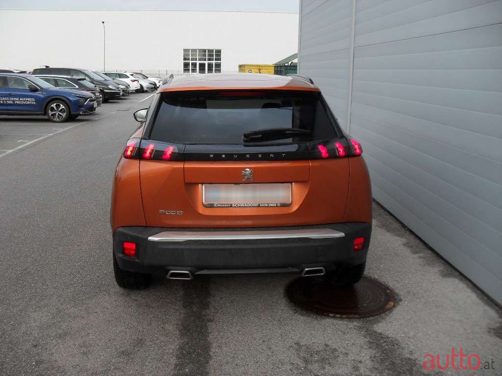 2023' Peugeot 2008 photo #3
