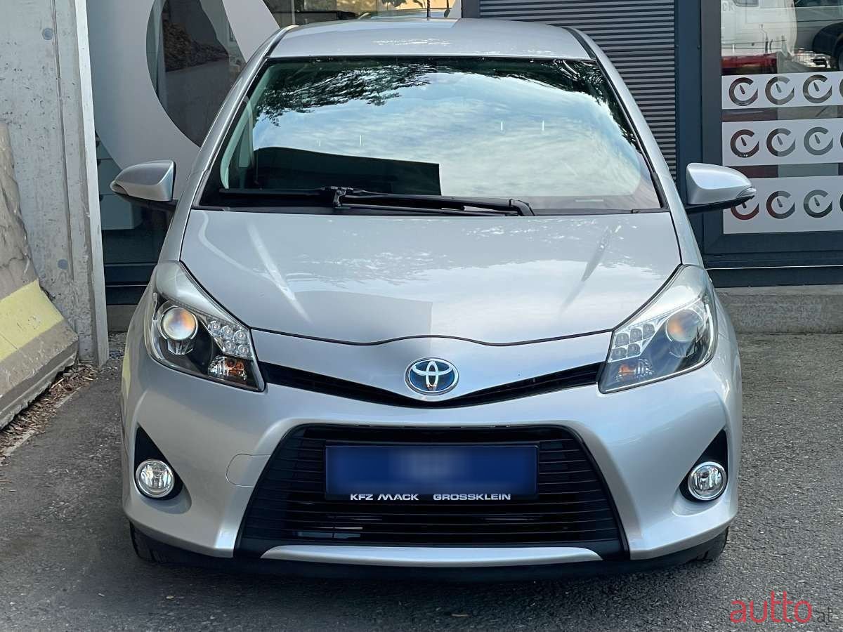 2013' Toyota Yaris photo #2