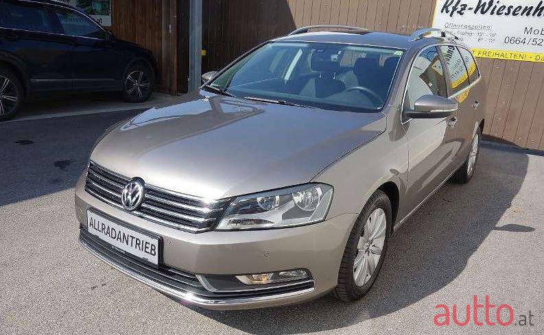 2011' Volkswagen Passat photo #3