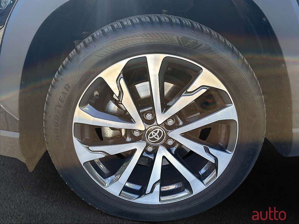 2024' Toyota Corolla Cross photo #5