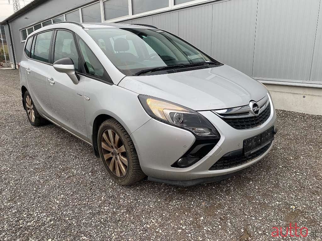 2014' Opel Zafira photo #2