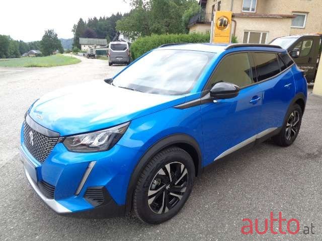 2023' Peugeot 2008 photo #2