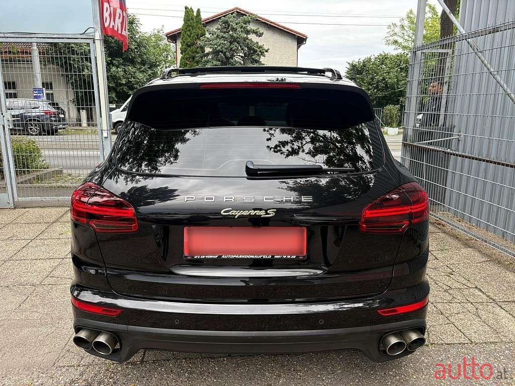 2017' Porsche Cayenne photo #5