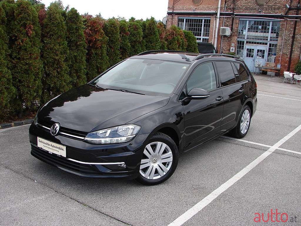 2019' Volkswagen Golf photo #1