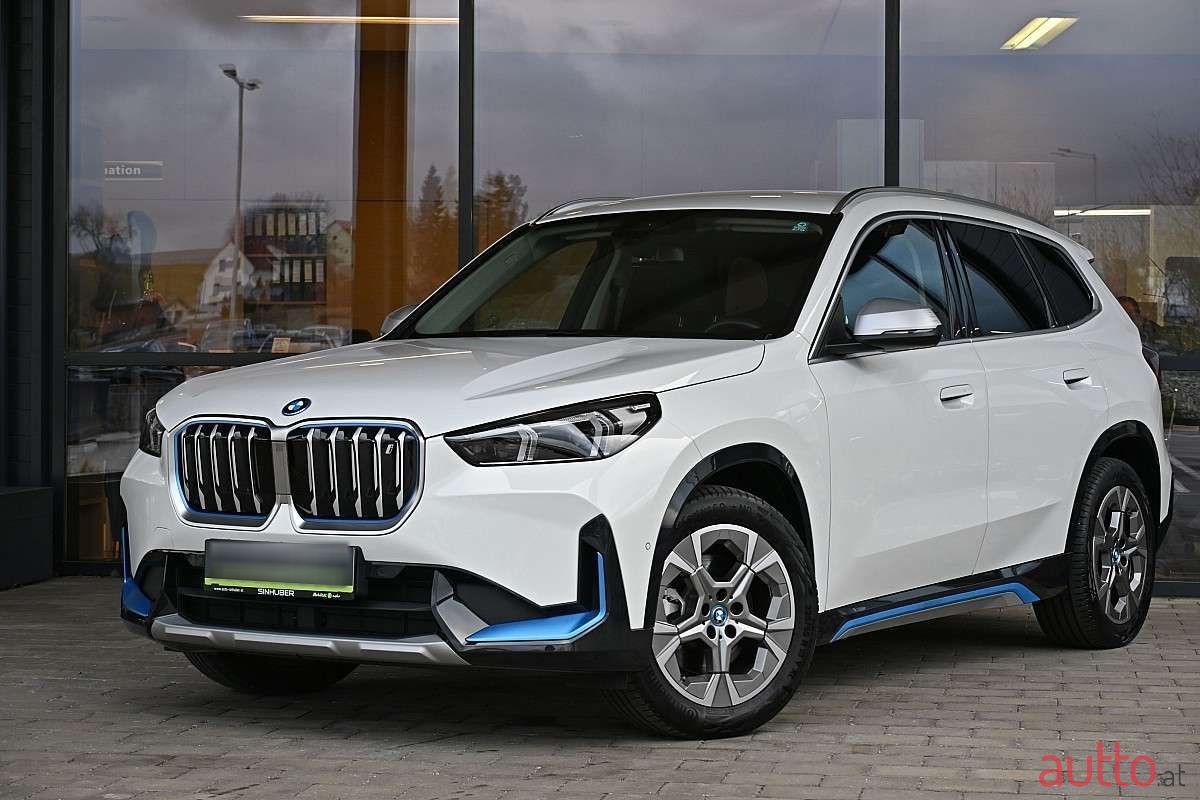 2023' BMW iX1 photo #1