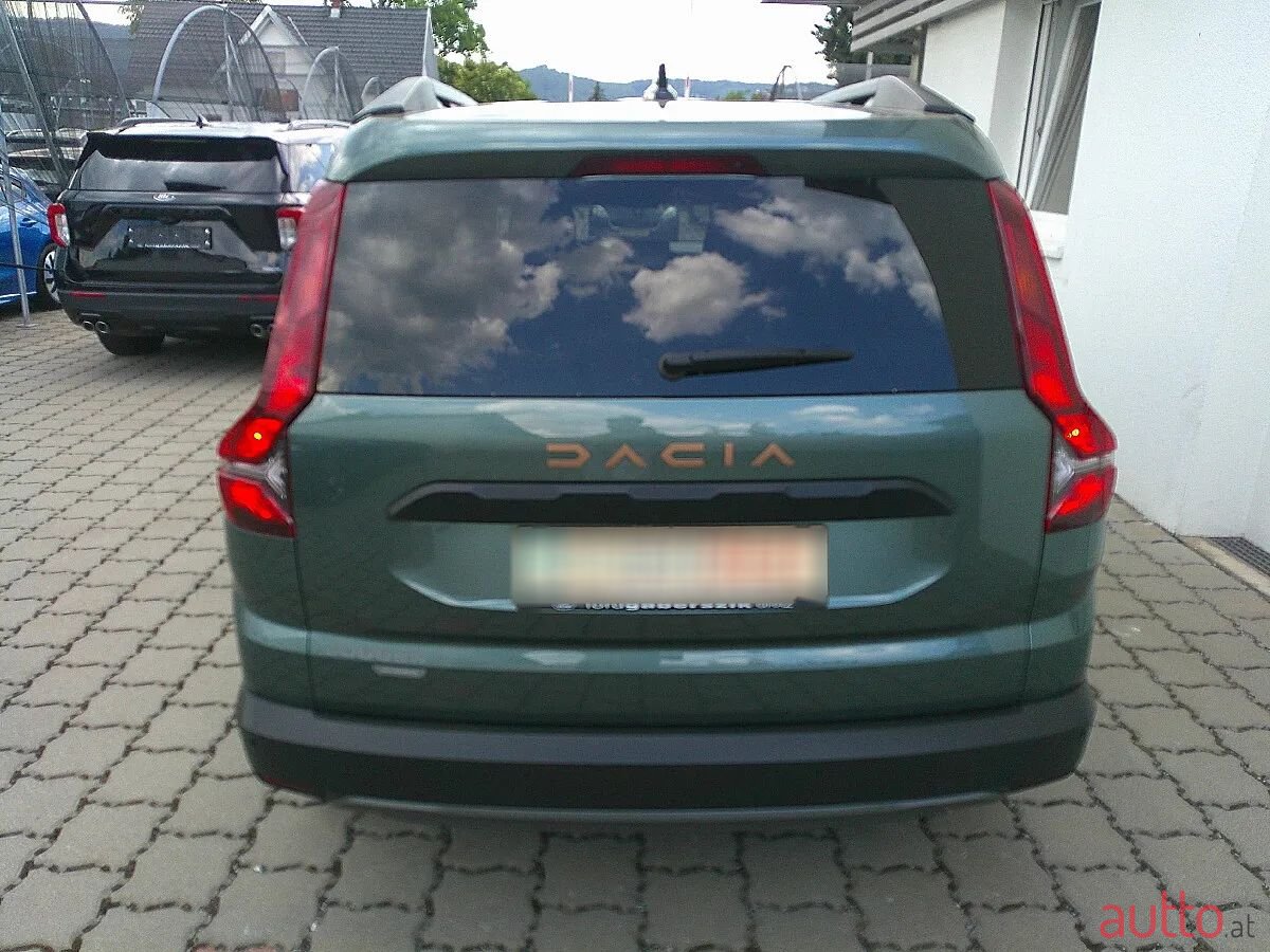2023' Dacia Jogger photo #3