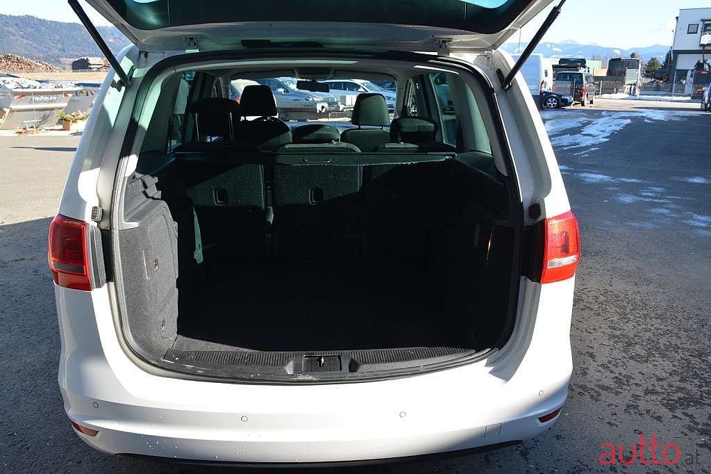 2010' Volkswagen Sharan photo #5