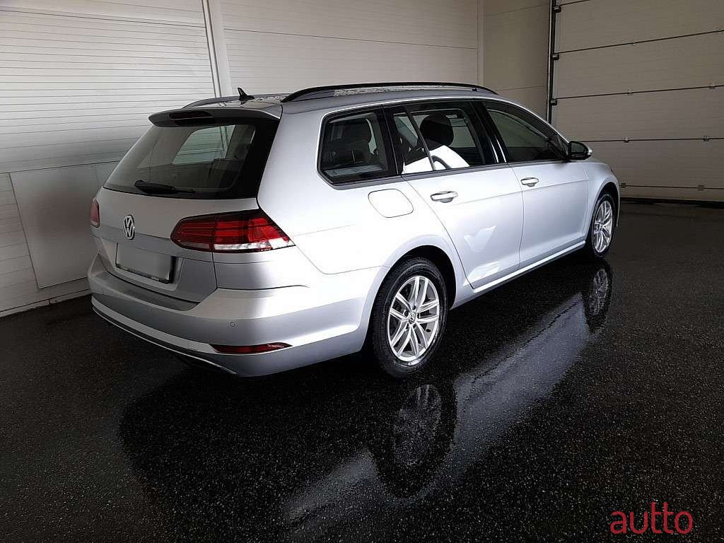 2019' Volkswagen Golf photo #1