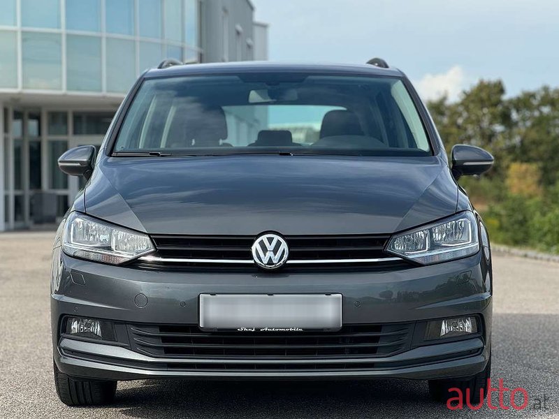 2019' Volkswagen Touran photo #3