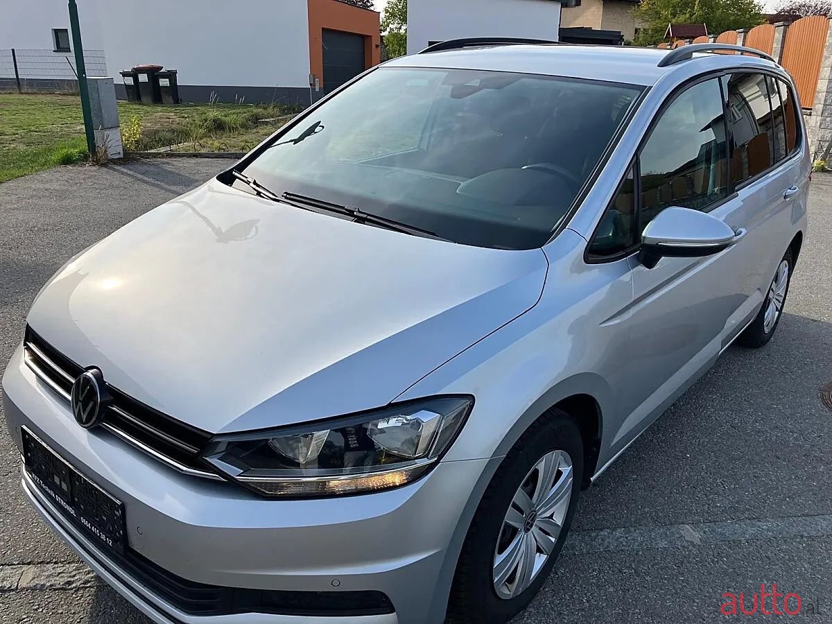 2023' Volkswagen Touran photo #1