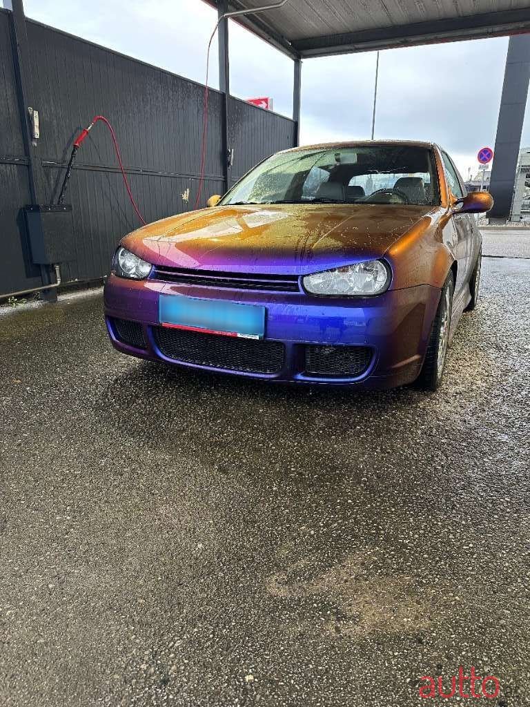 2001' Volkswagen Golf photo #1