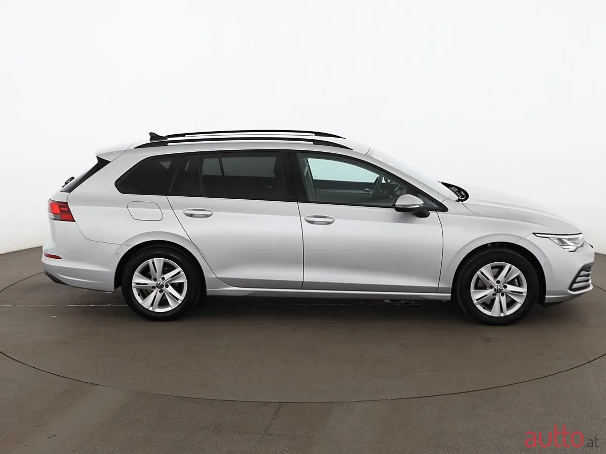 2022' Volkswagen Golf photo #2