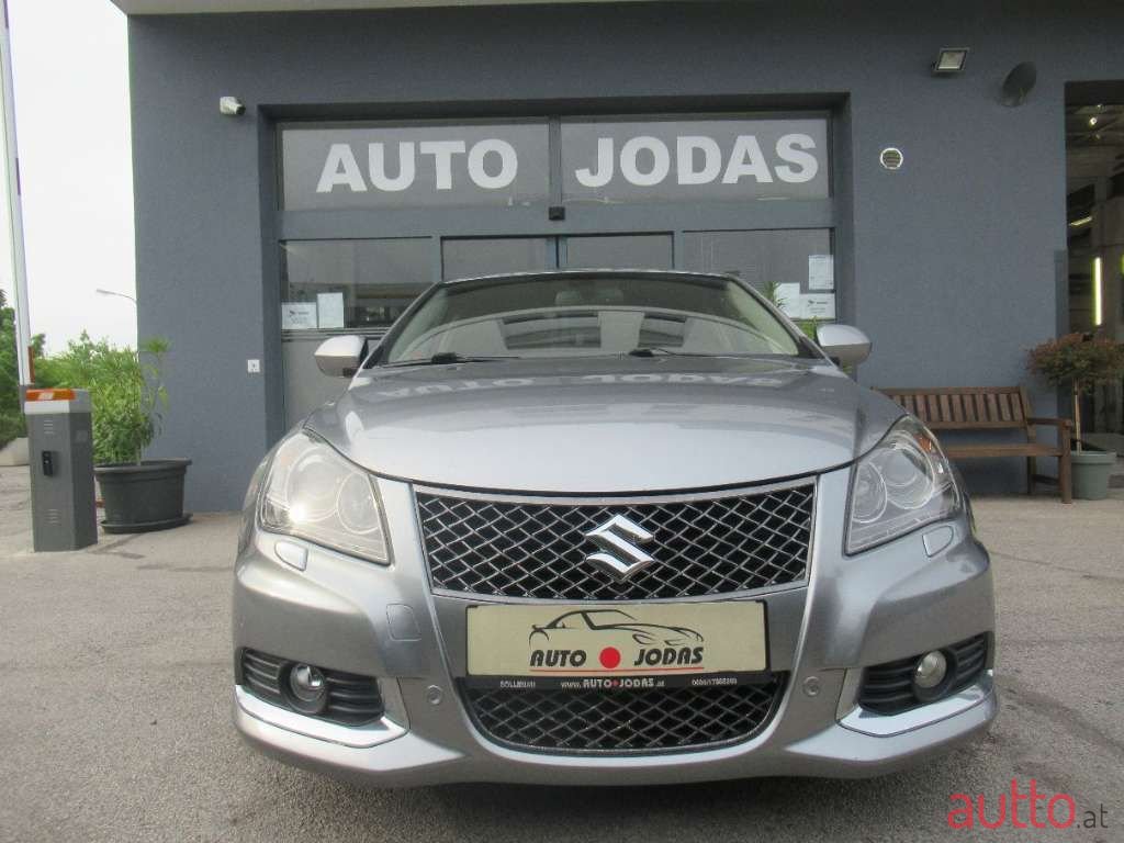 2011' Suzuki Kizashi photo #1