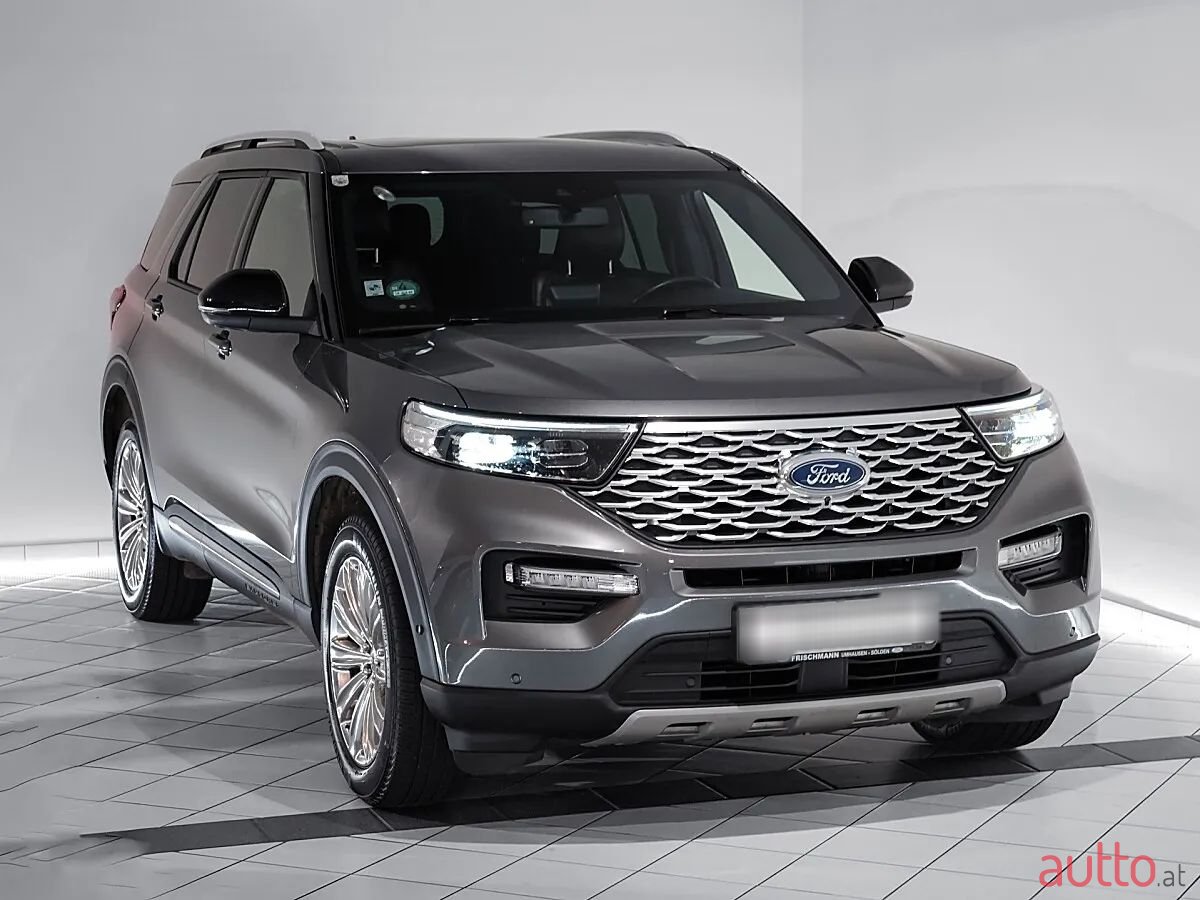 2021' Ford Explorer photo #2