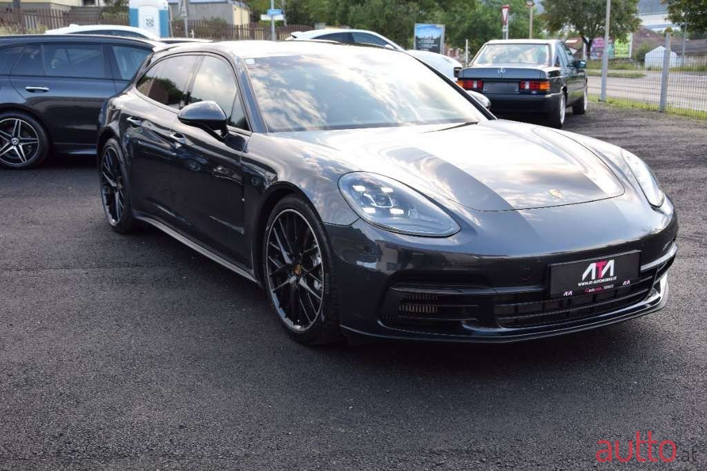 2019' Porsche Panamera photo #4