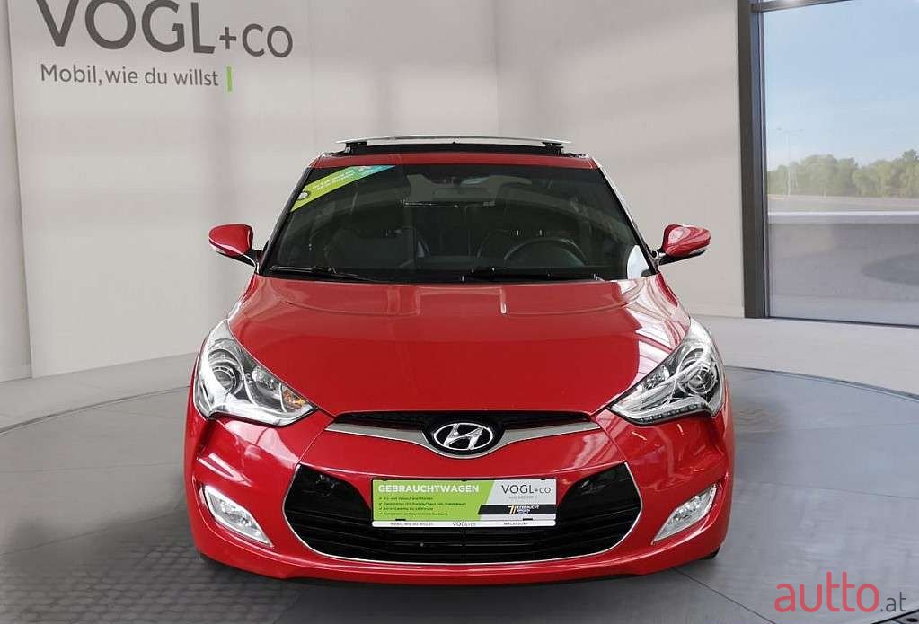 2015' Hyundai Veloster photo #2