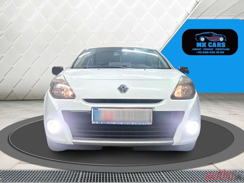 2011' Renault Clio photo #1