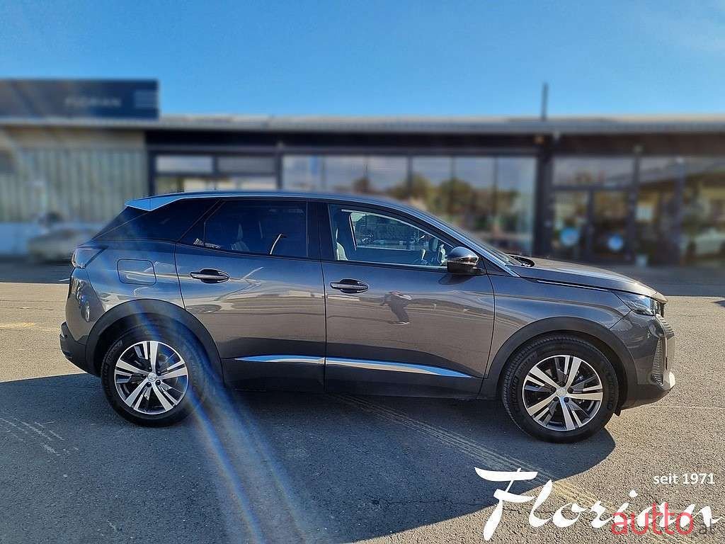 2022' Peugeot 3008 photo #5