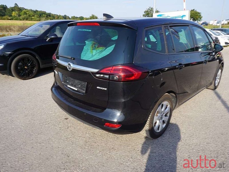 2015' Opel Zafira photo #4