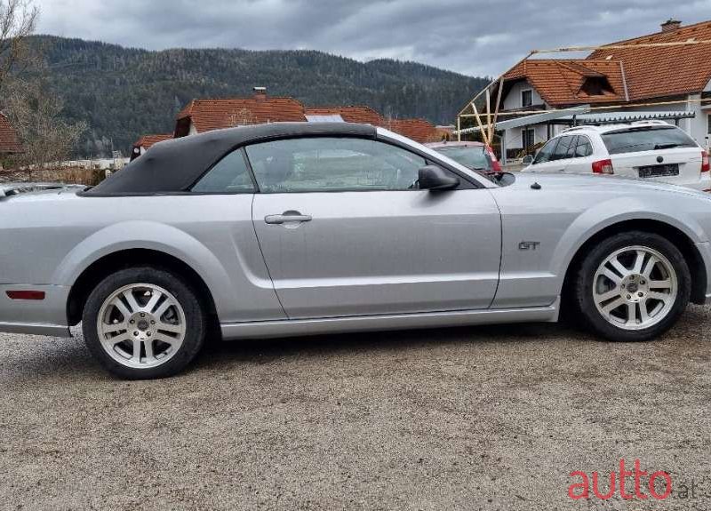 2005' Ford Mustang photo #6