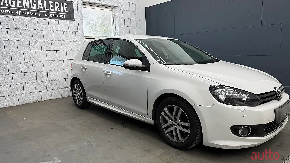 2011' Volkswagen Golf photo #5