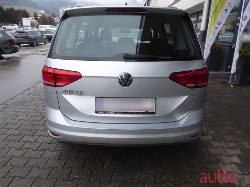 2021' Volkswagen Touran photo #5