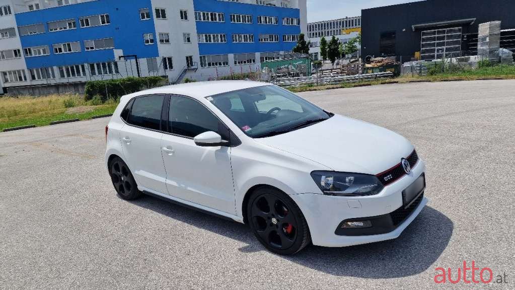 2010' Volkswagen Polo photo #3