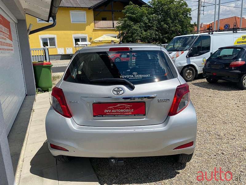 2012' Toyota Yaris photo #2