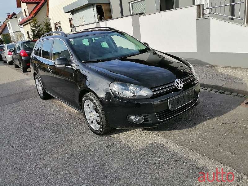 2011' Volkswagen Golf photo #3