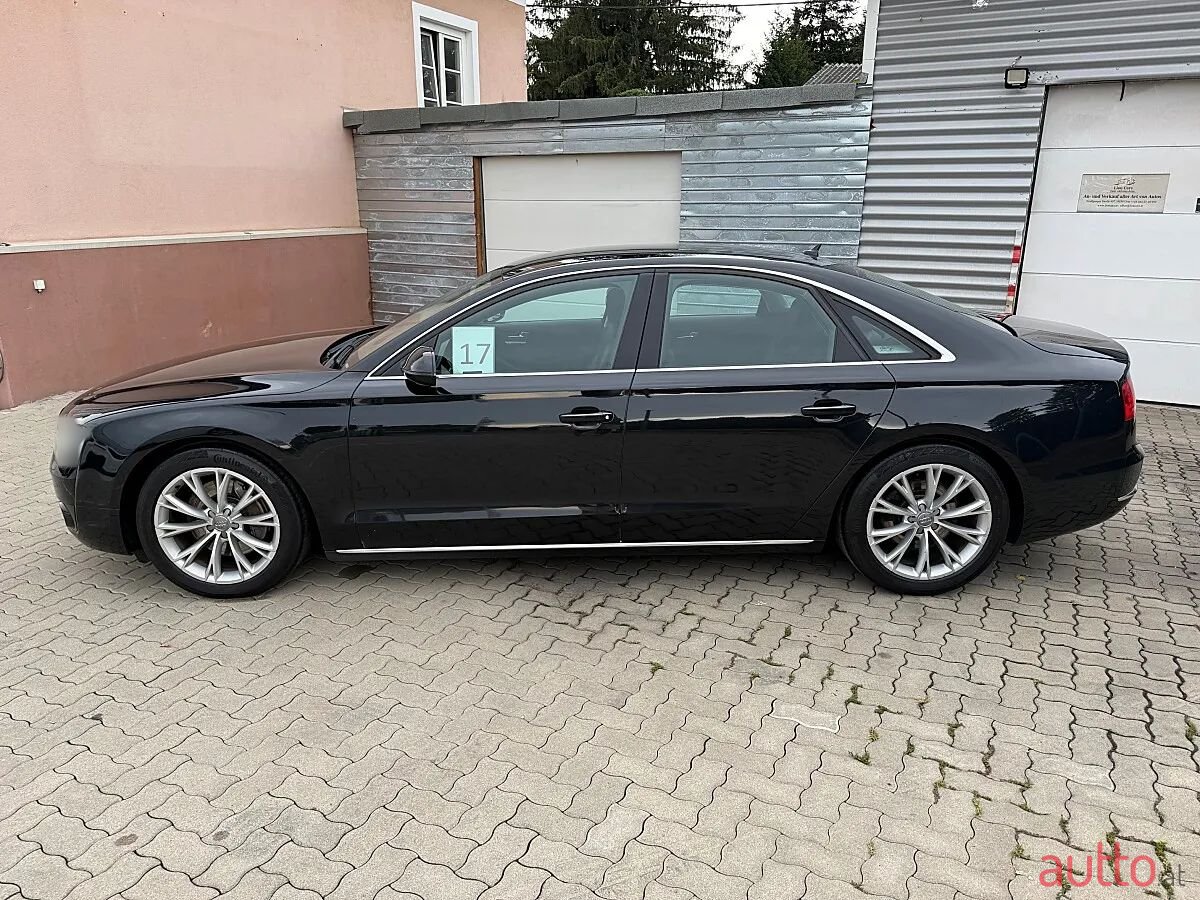 2012' Audi A8 photo #1