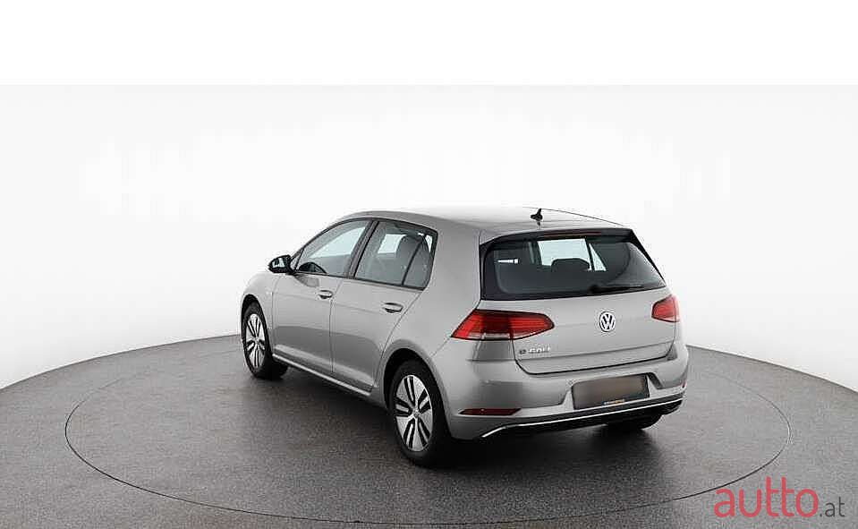 2018' Volkswagen Golf photo #4