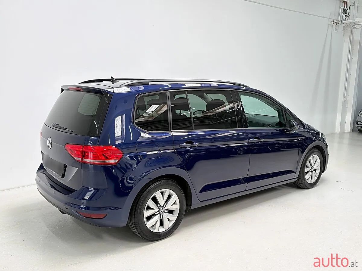2016' Volkswagen Touran photo #5