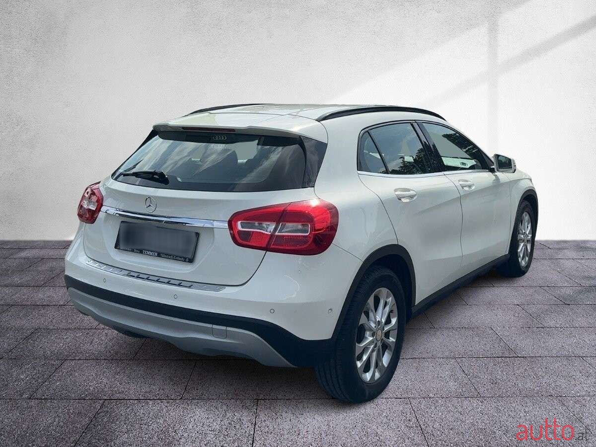 2015' Mercedes-Benz Gla-Klasse photo #4