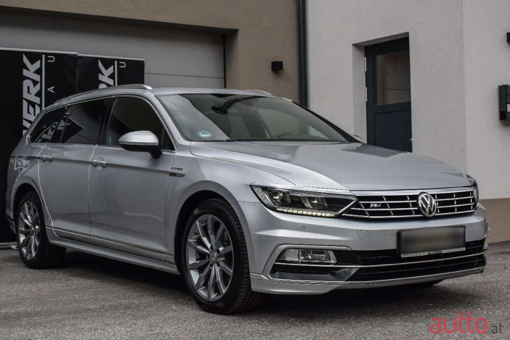 2018' Volkswagen Passat photo #2