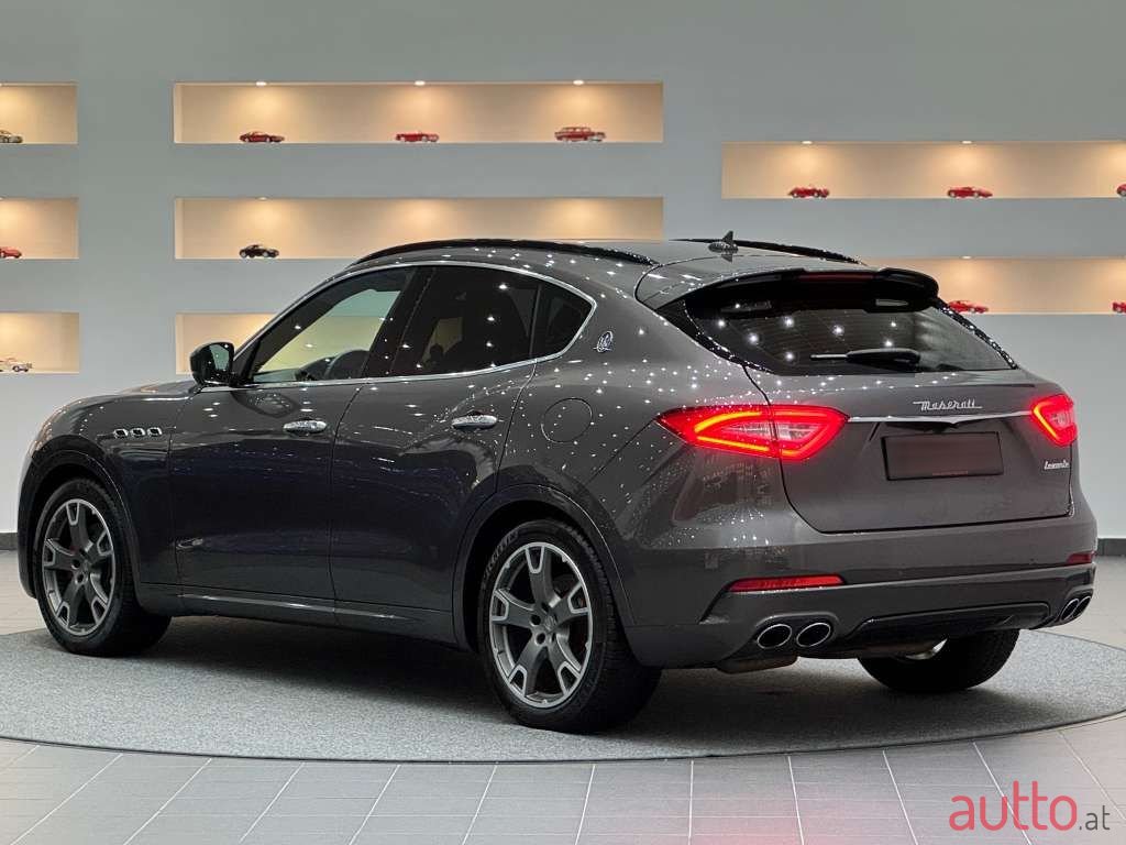 2017' Maserati Levante photo #3