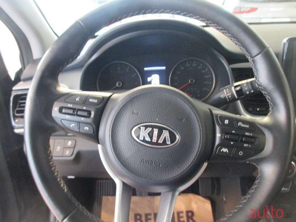 2021' Kia Stonic photo #5