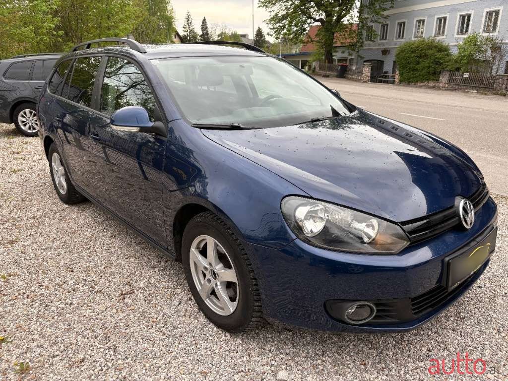 2011' Volkswagen Golf photo #3