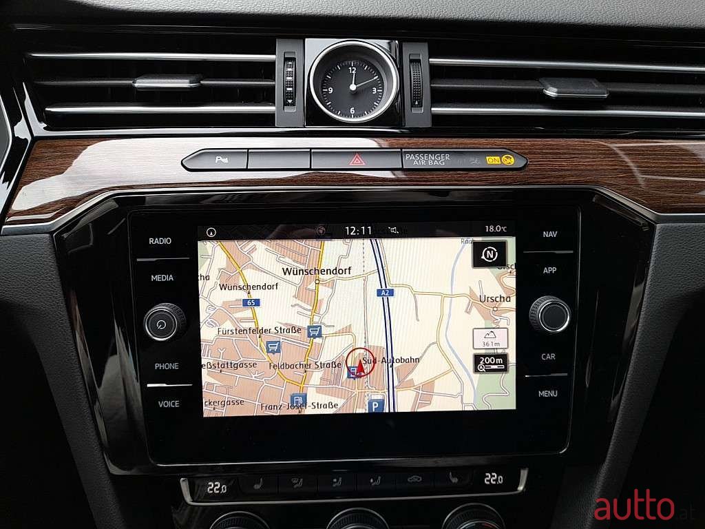 2019' Volkswagen Passat photo #3