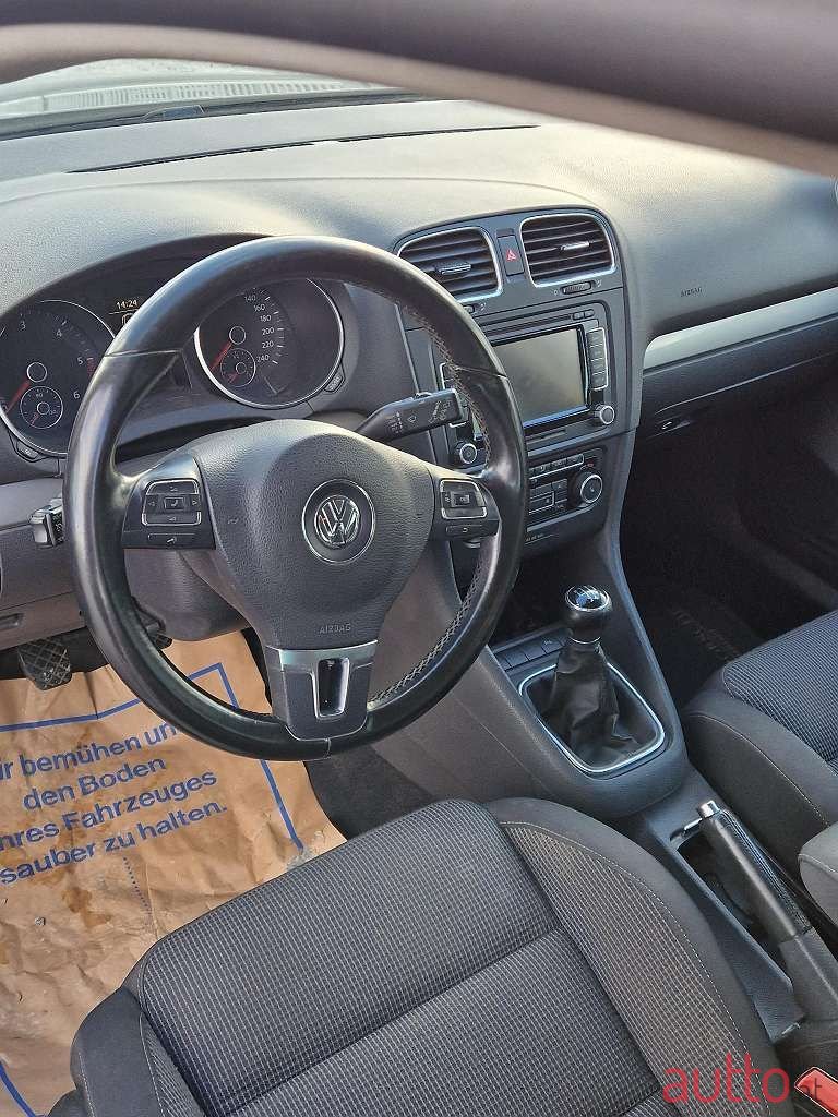 2011' Volkswagen Golf photo #6