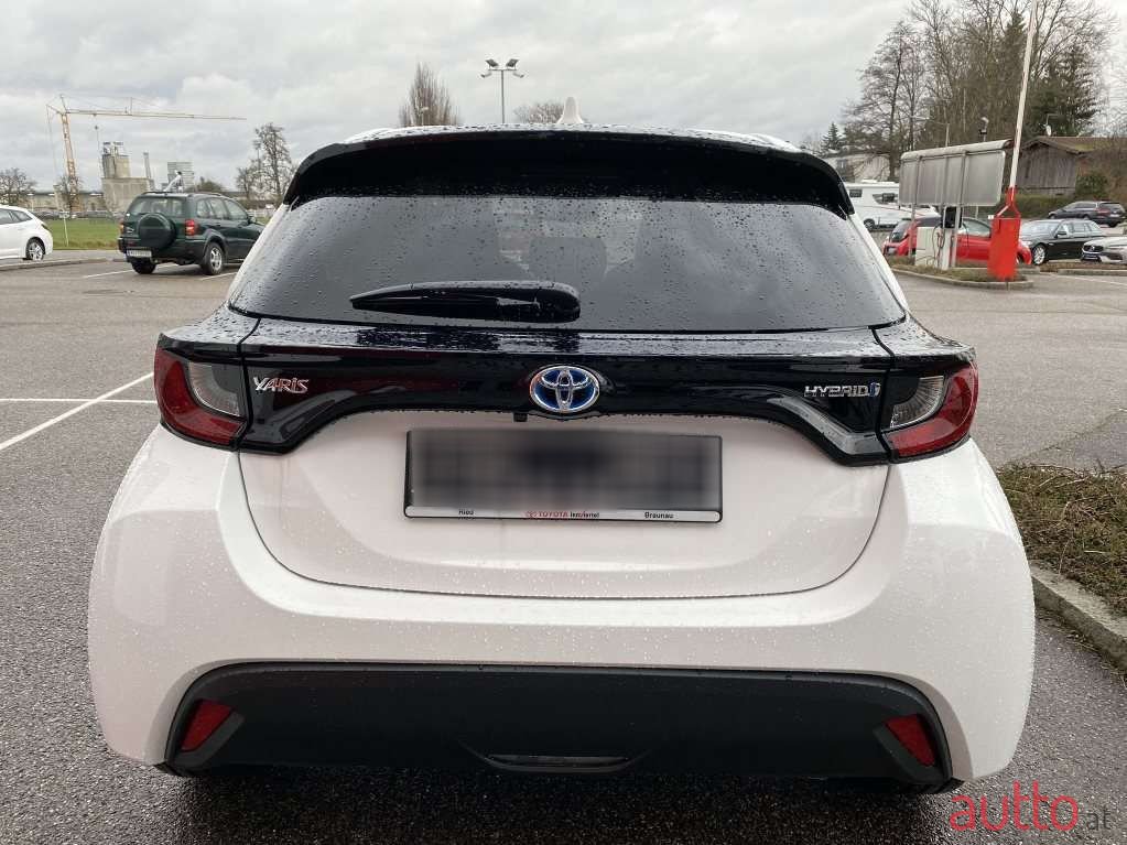 2023' Toyota Yaris photo #5