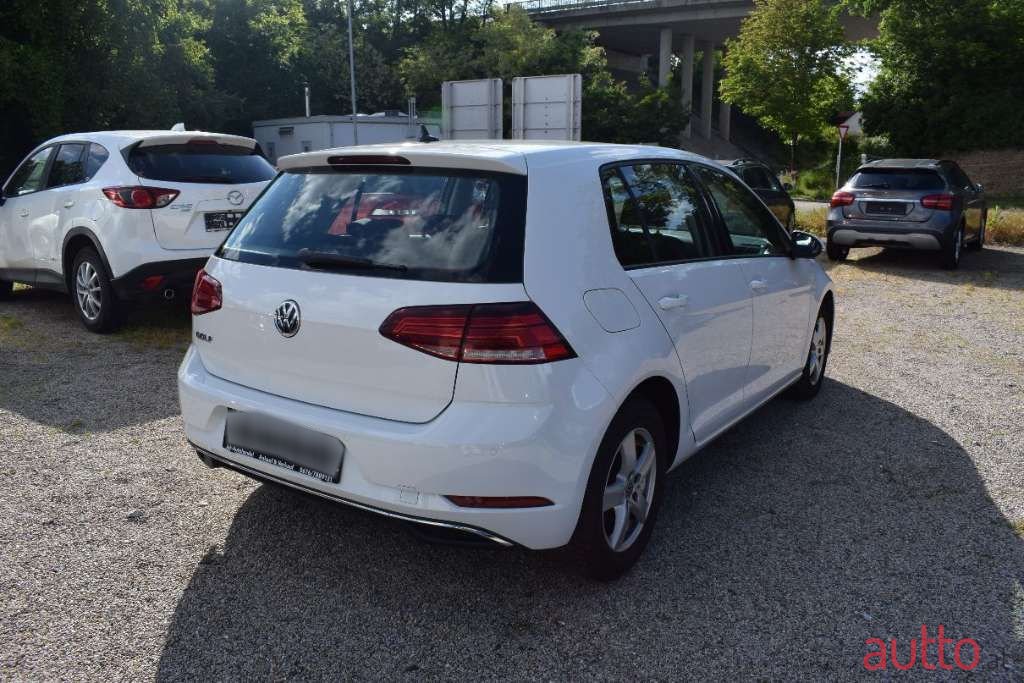 2018' Volkswagen Golf photo #6