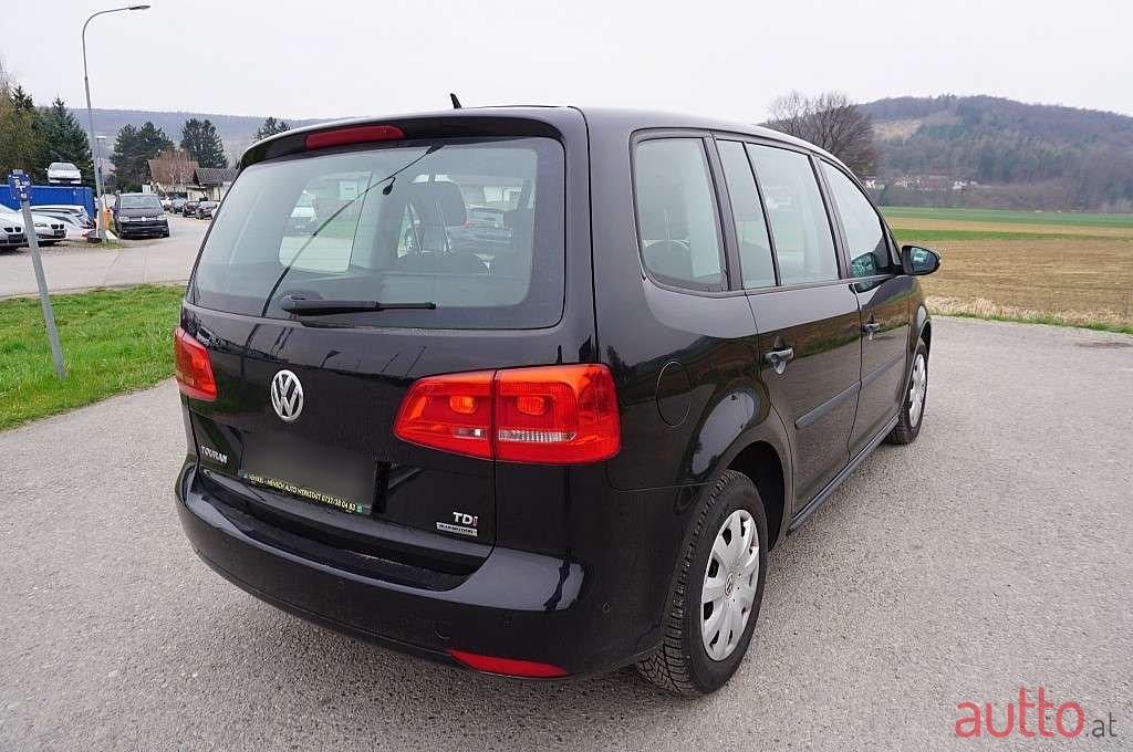 2014' Volkswagen Touran photo #4