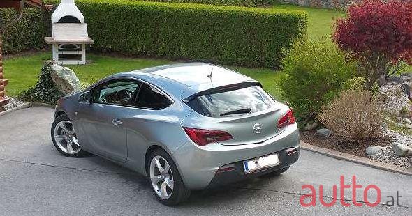 2013' Opel Astra photo #1