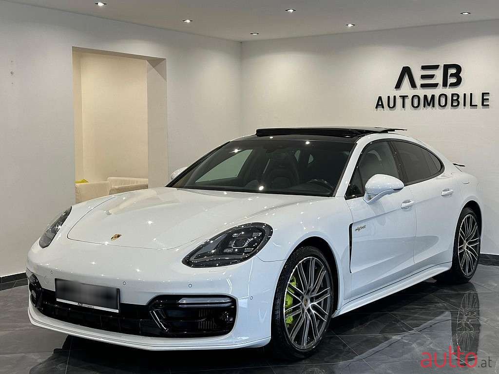 2018' Porsche Panamera photo #1