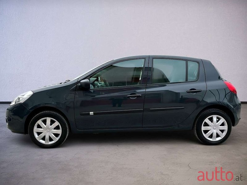 2012' Renault Clio photo #5