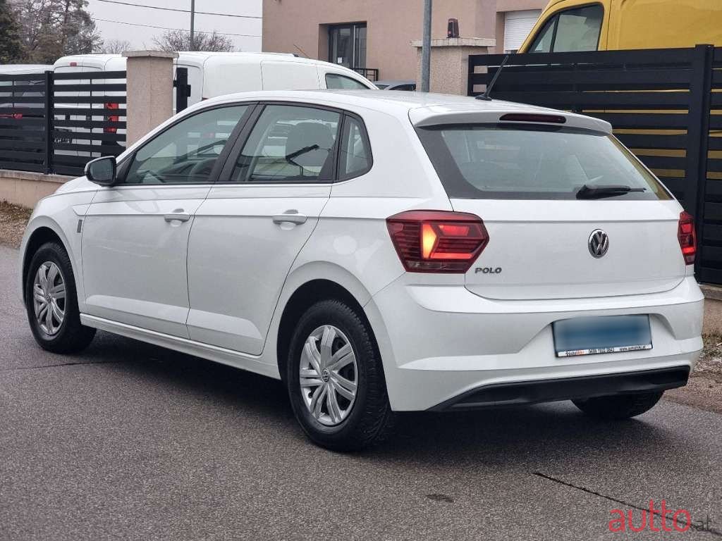 2017' Volkswagen Polo photo #2
