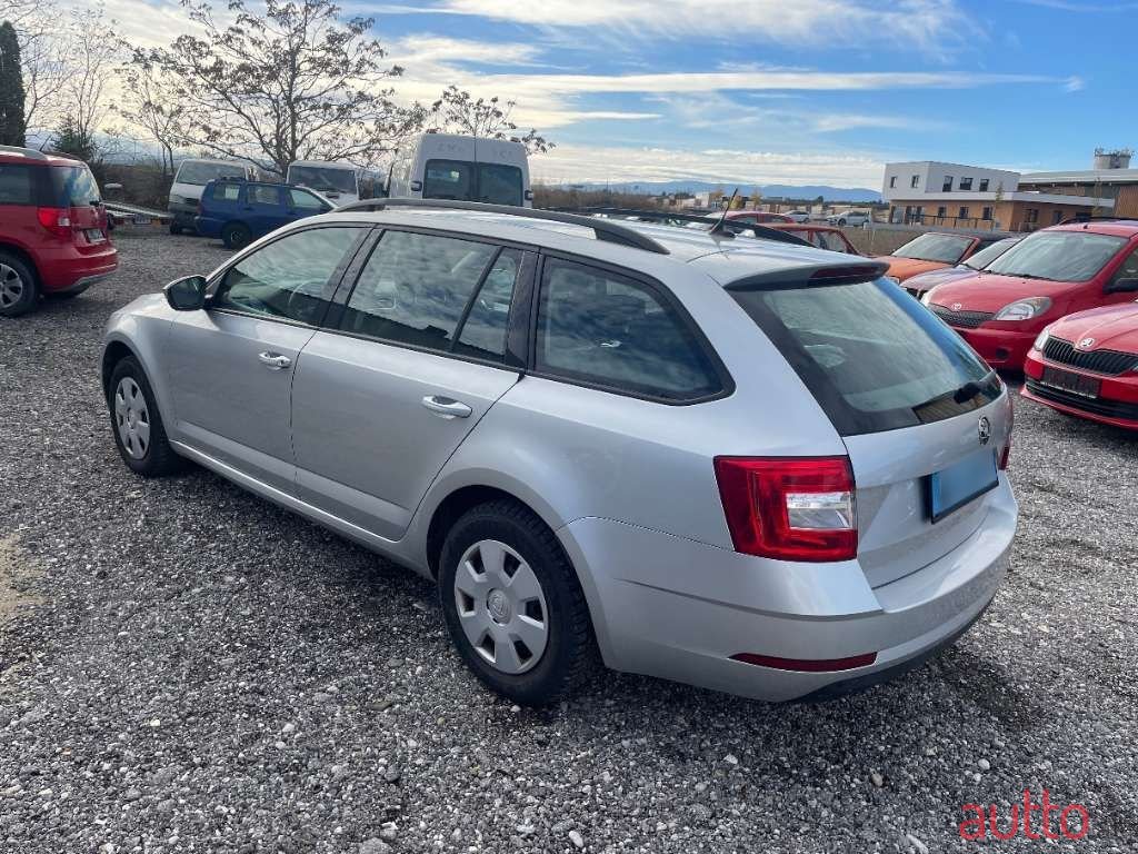 2019' Skoda Octavia photo #2