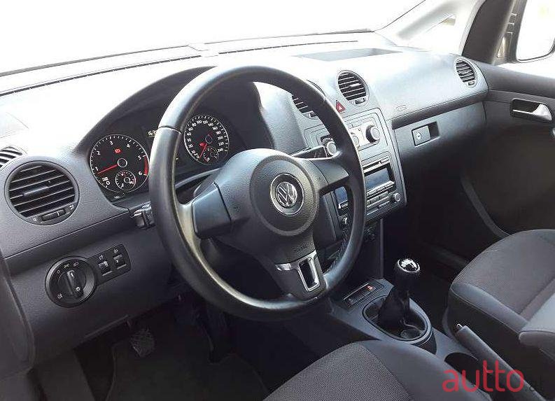 2011' Volkswagen Caddy photo #1